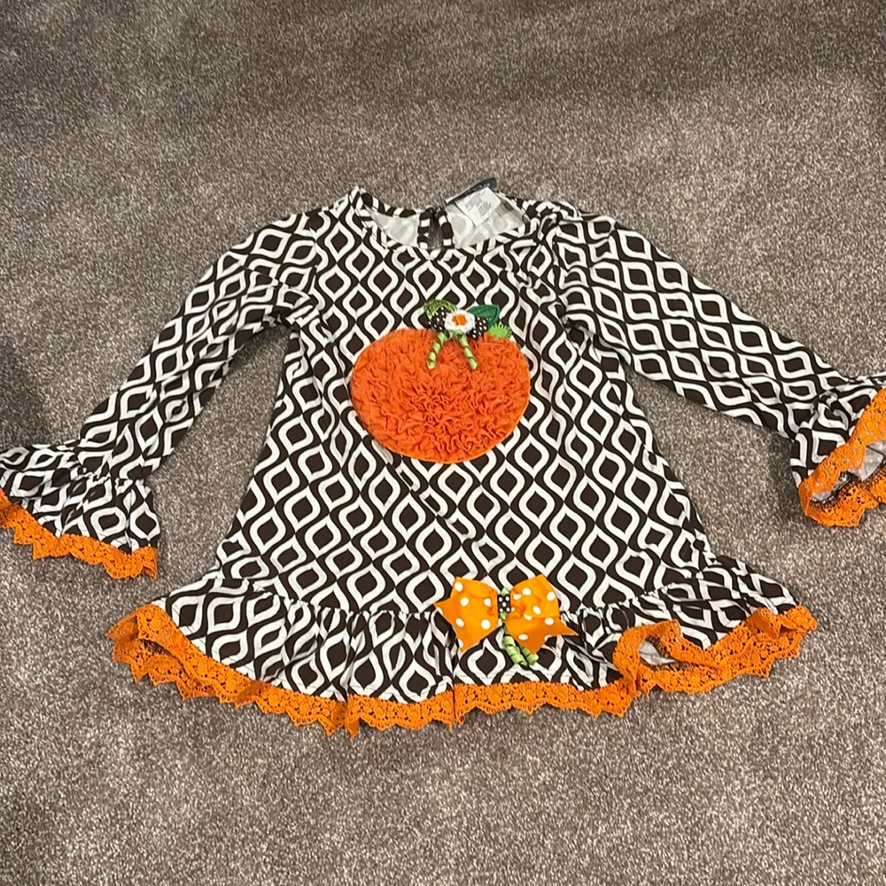 Girls size 6 pumpkin top